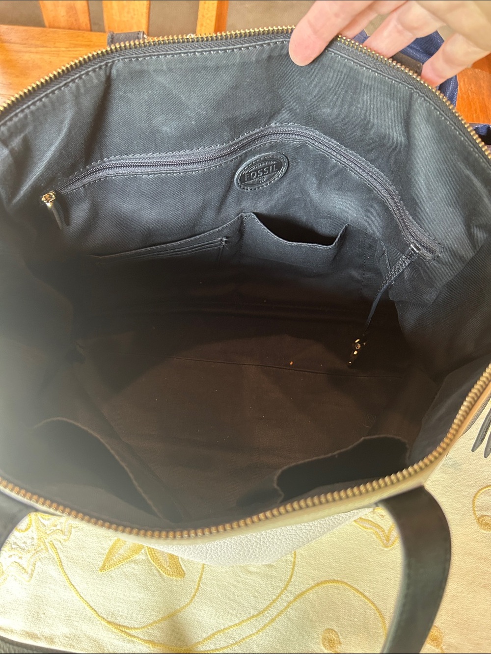 Fossil Black and White Pebbled Leather Tote Bag - Picture 4 of 7